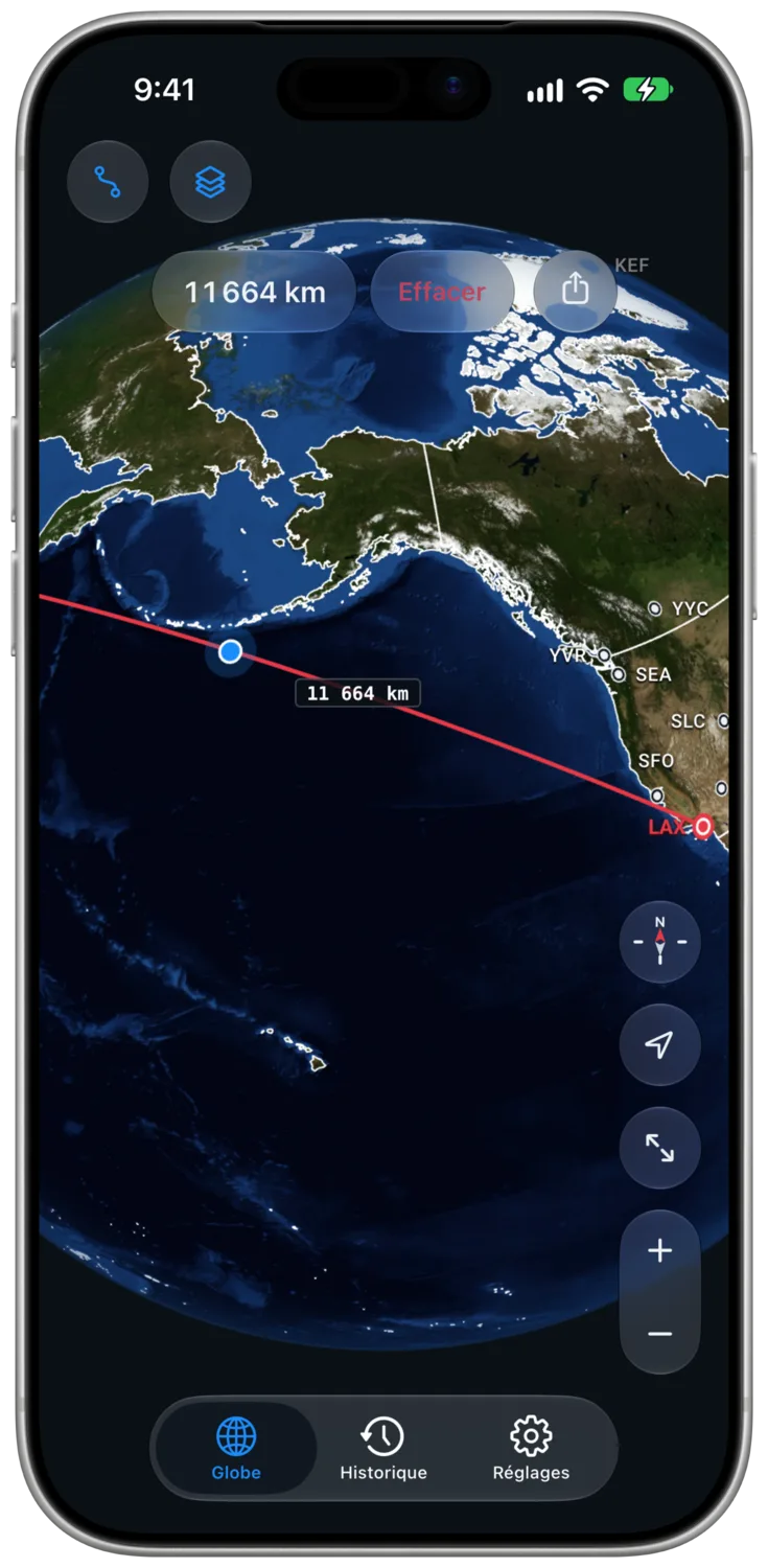 Itinéraire de Los Angeles (LAX) à Hong Kong (HKG) sur iPhone, avec un point bleu indiquant la position au-dessus du Pacifique Nord