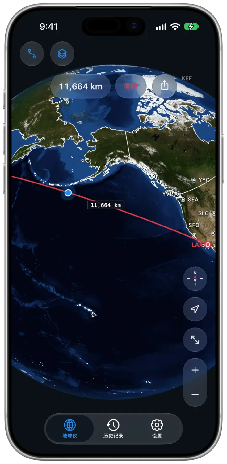 iPhone 上的洛杉矶（LAX）至香港（HKG）航线与北太平洋上空的蓝色定位点